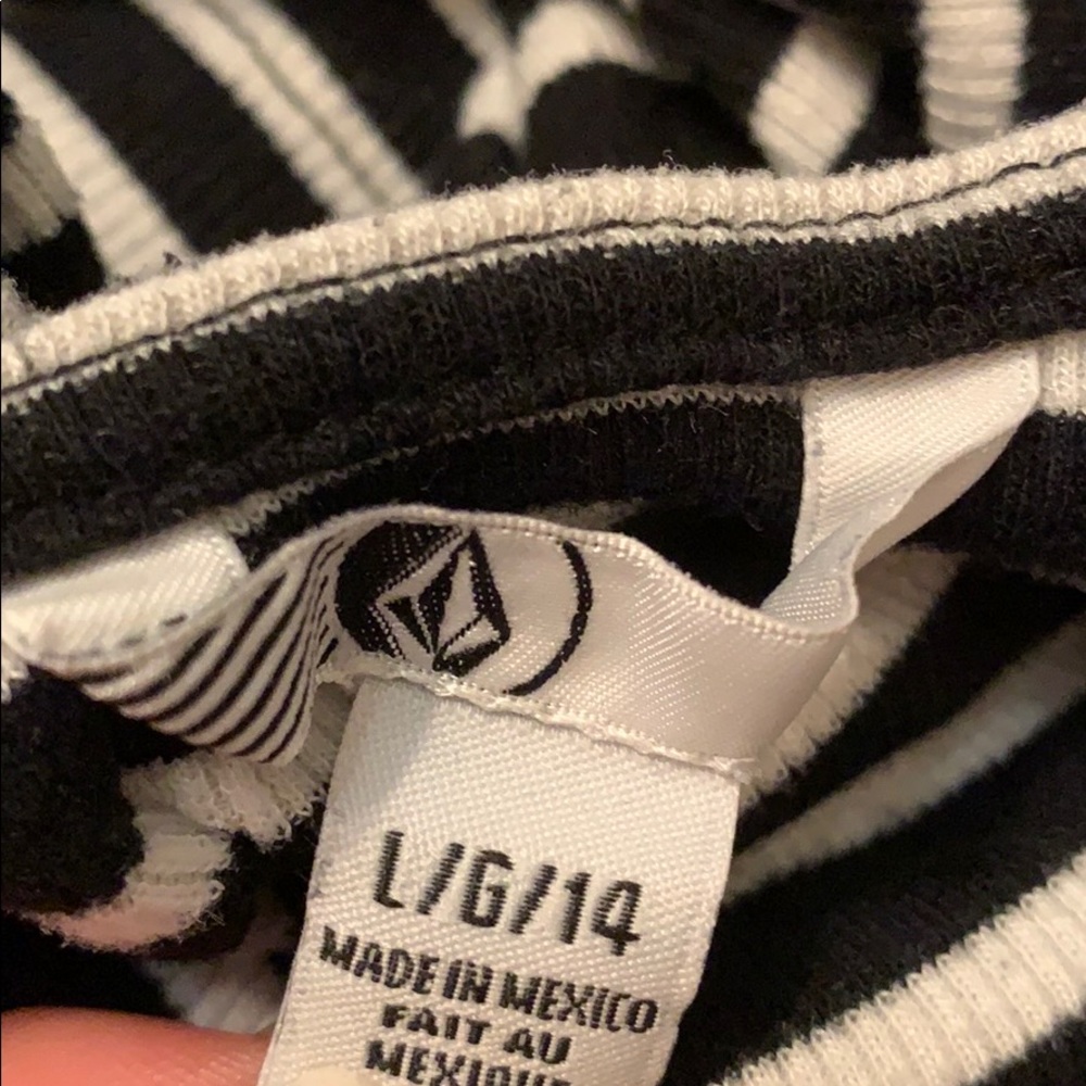 Volcom crop top - Picture 2 of 2